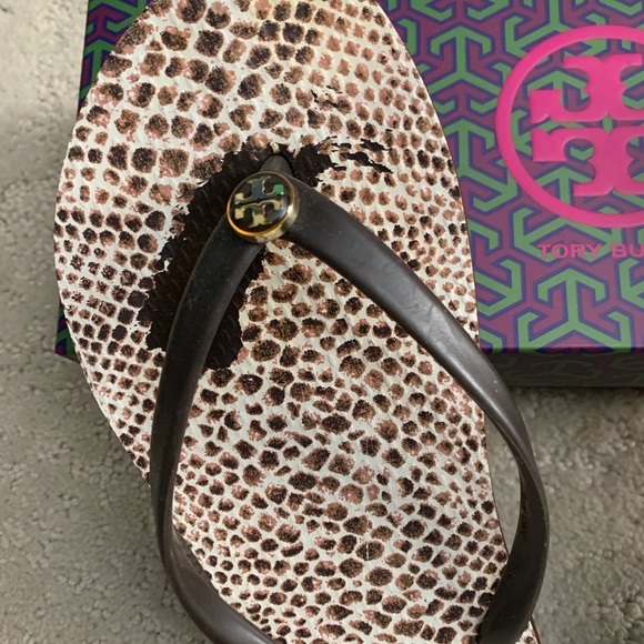 Tory Burch Coconut Boa flip flops. - Picture 6 of 6